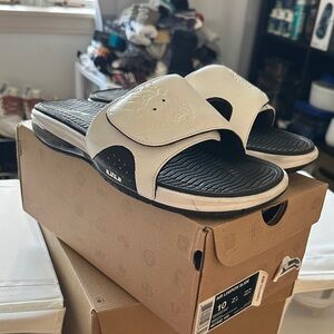 Nike Air Lebron James Men’s Basketball Slides Sandals Size 10 Used White Black